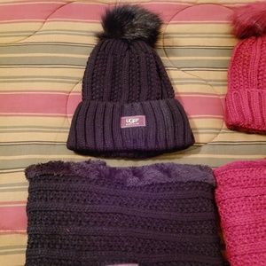 NWOT Ugg Hat and Infinity Scarf Set - Black